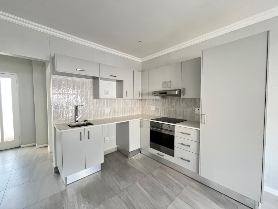 2 Bedroom Property for Sale in Sea Point Western Cape